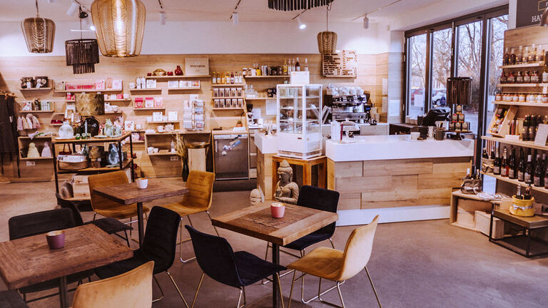 Die Fischer Manufaktur von innen mit Tresen