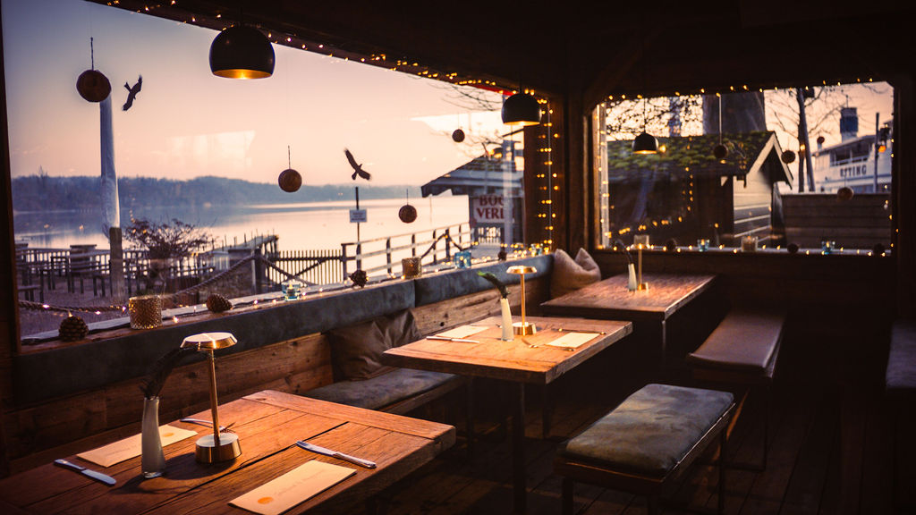 Ausblick aus der Winterlounge auf den Ammersee