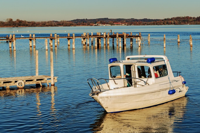 Freiheit UND Fahrtwind – ElektROboot am Ammersee mieten
